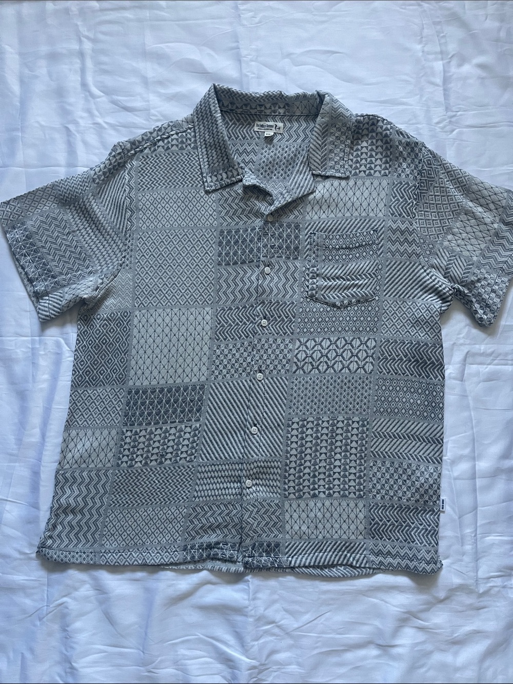 Men’s Casual Short-Sleeve Patterned Button-Up Shirt - Gray 100% cotton